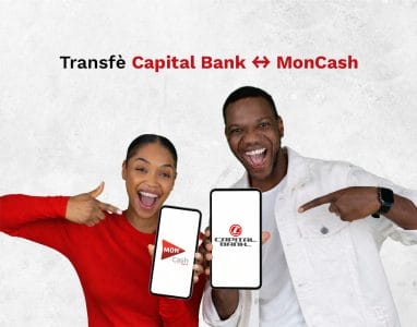 Femme et homme souriant en montrant fièrement leurs téléphones avec les logos MonCash et Capital Bank