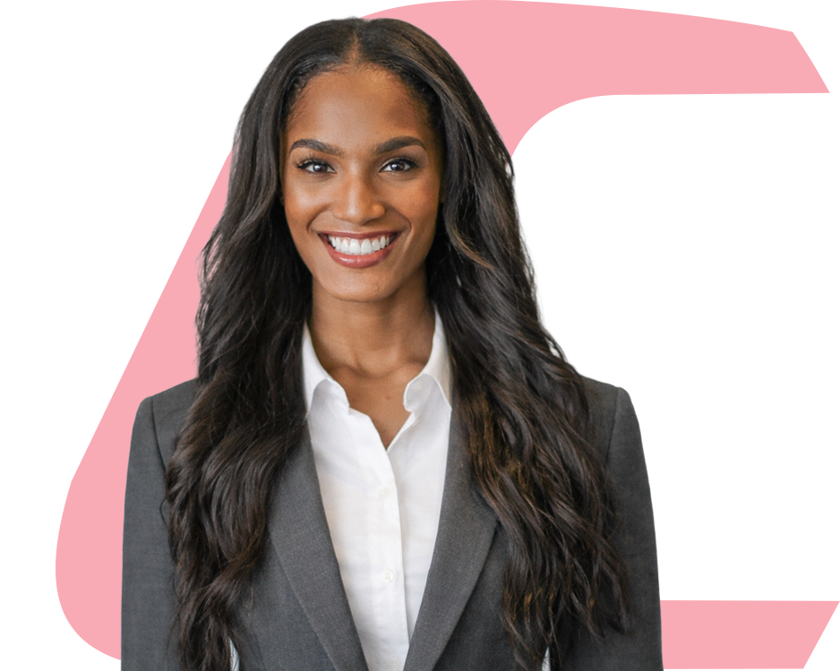 Femme, professionnelle, souriant et confiante, devant le logo de Capital Bank